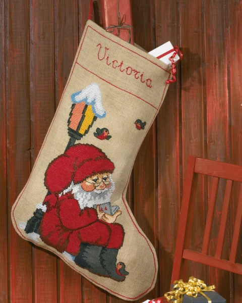 Broderikit Nisse under lygten 57 x 81 cm