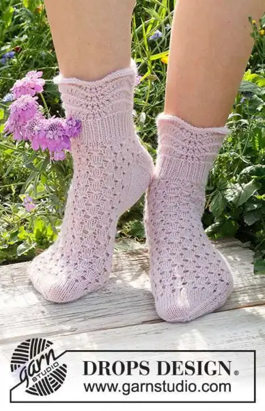 229-24 Daisy Dancing by DROPS Design