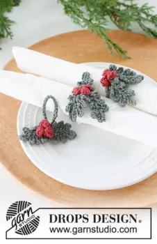 0-1588 Holly Napkin Rings by DROPS Design