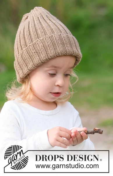 49-25 Little Woodland Hat by DROPS Design