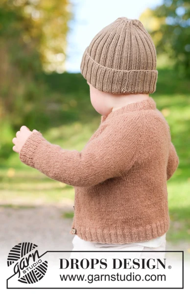 49-25 Little Woodland Hat by DROPS Design
