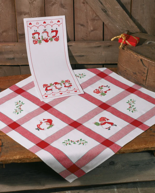 Broderikit Nisser med pakker 26 x 62 cm