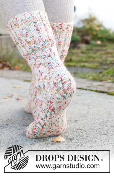 261-67 Twinkle Twist Socks by DROPS Design