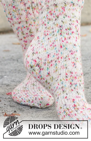 261-67 Twinkle Twist Socks by DROPS Design