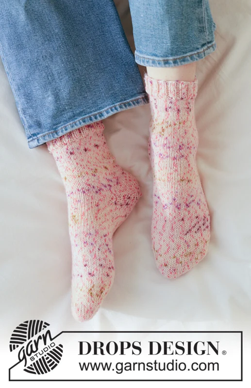 265-19 Galaxy Glider Socks by DROPS Design