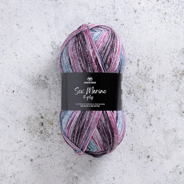 Svarta Fåret Sox Merino 4 ply 15 Magisk realisme