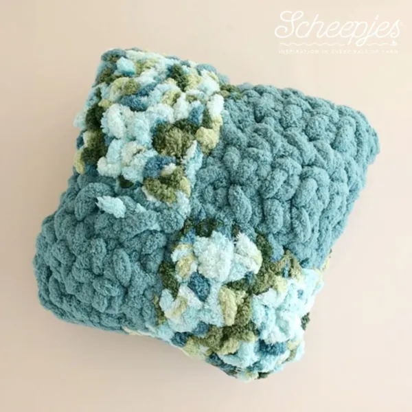 13513 Hæklet Colour Block Cushion by Scheejpes Design
