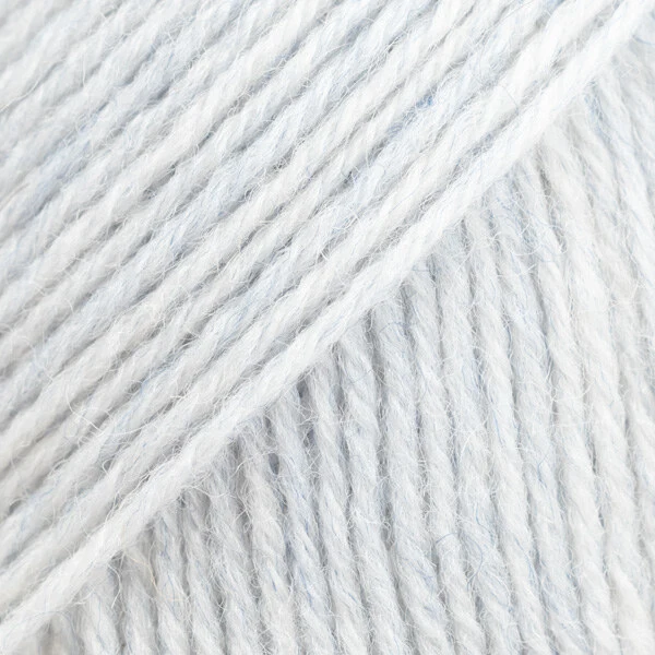 DROPS Fabel Uni Colour 126 Bleg himmel