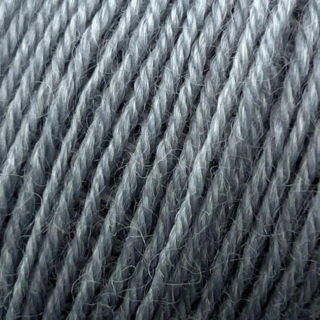 Onion Nettle Sock Yarn 1018  Lys grå