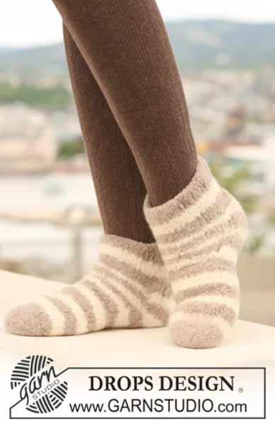 124-12 Zebra Sock by DROPS Design