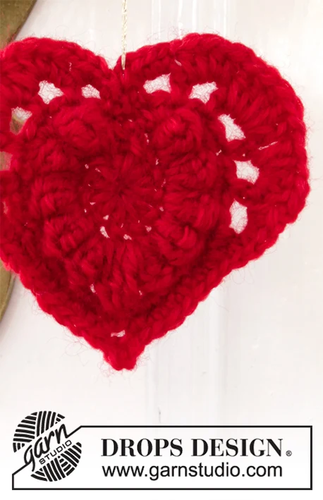 0-1447 Hanging Heart by DROPS Design