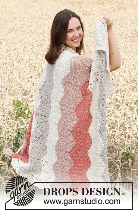 220-30 Carnival Cuddles by DROPS Design