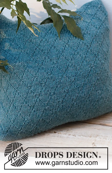 228-57 Deep Sea Diamond Pillow by DROPS Design