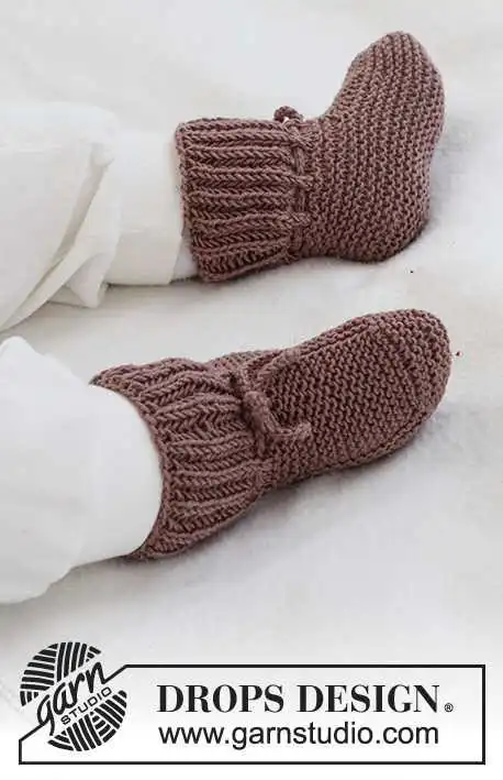 42-13 Chocolate Toes by DROPS Design