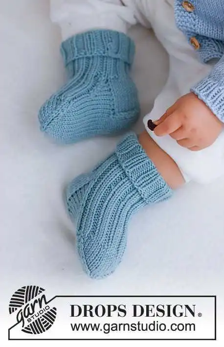 42-12 Dream in Blue Socks by DROPS Design