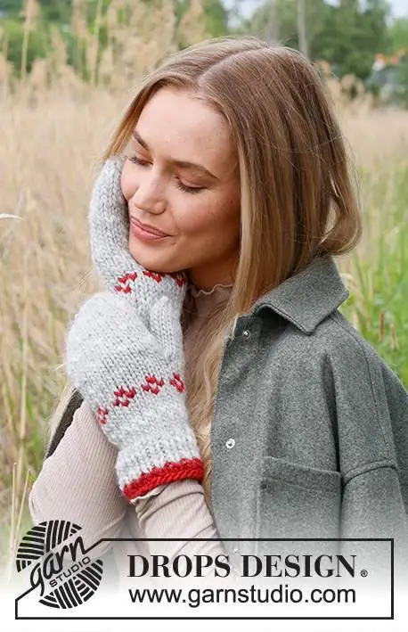 234-59 Christmas Sparkle Mittens by DROPS Design