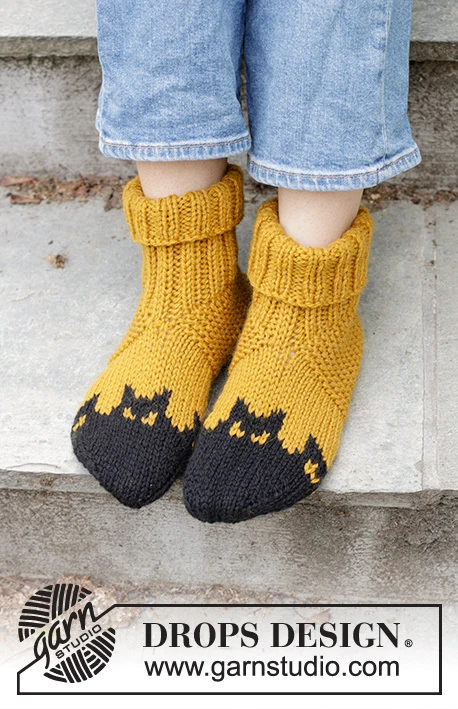 244-43 Holy Socks! by DROPS Design