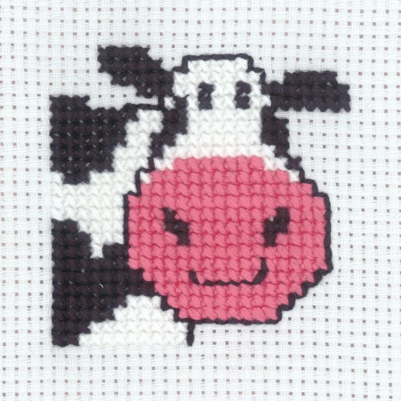 Broderikit Ko 8 x 8 cm