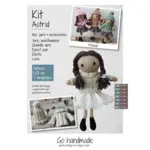 Go Handmade strikkekit Astrid Brunt hår/hvid kjole/blondeskørt