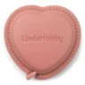 LindeHobby Udtrækkeligt Målebånd, PU-læder, Hjerte, 150 cm Mørkepink