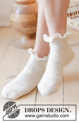 238-37 Dancing Doves by DROPS Design